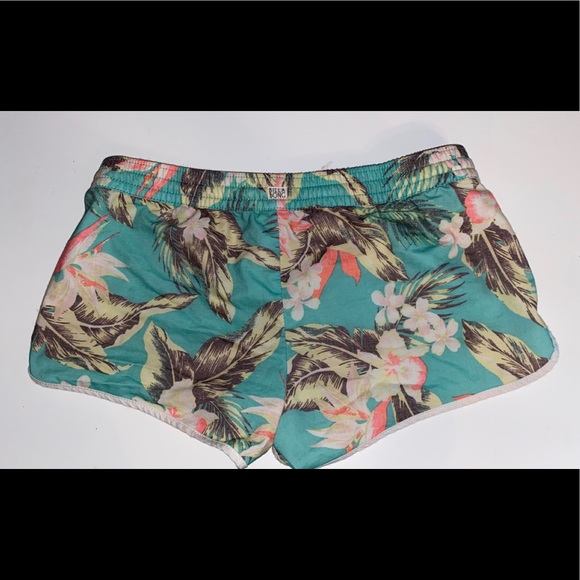 Billabong Shorts - Picture 2 of 2